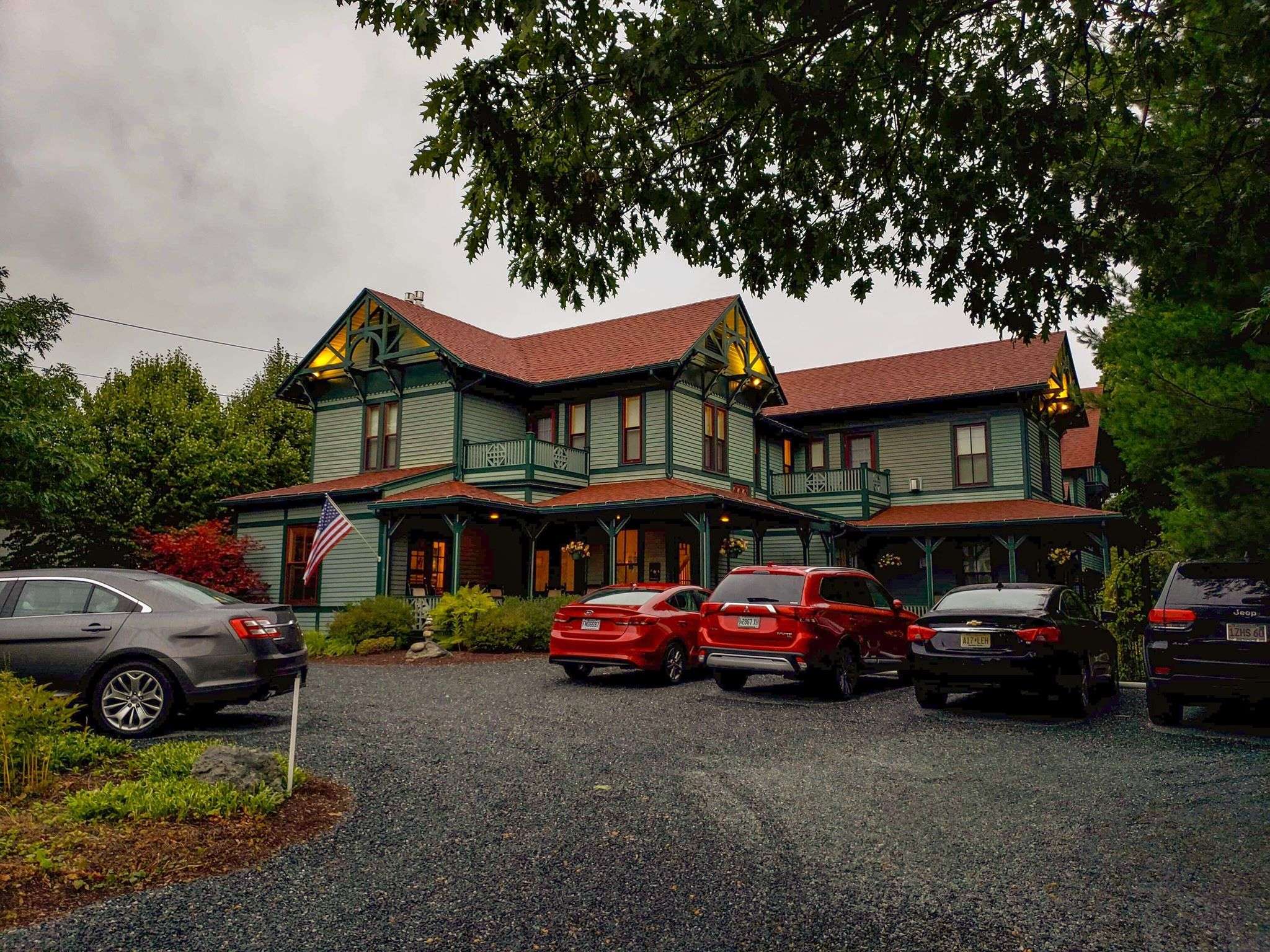 inn with cars