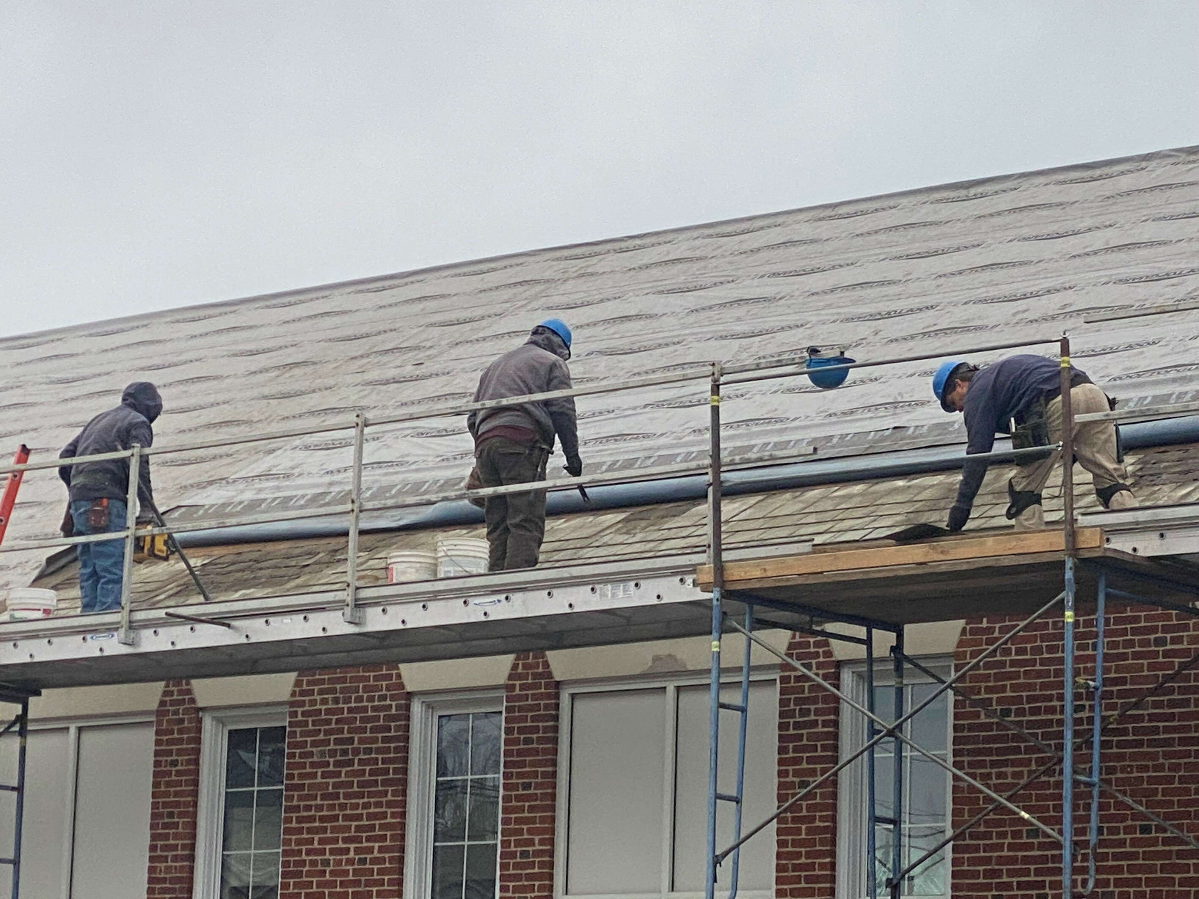 3 people on scaffolding