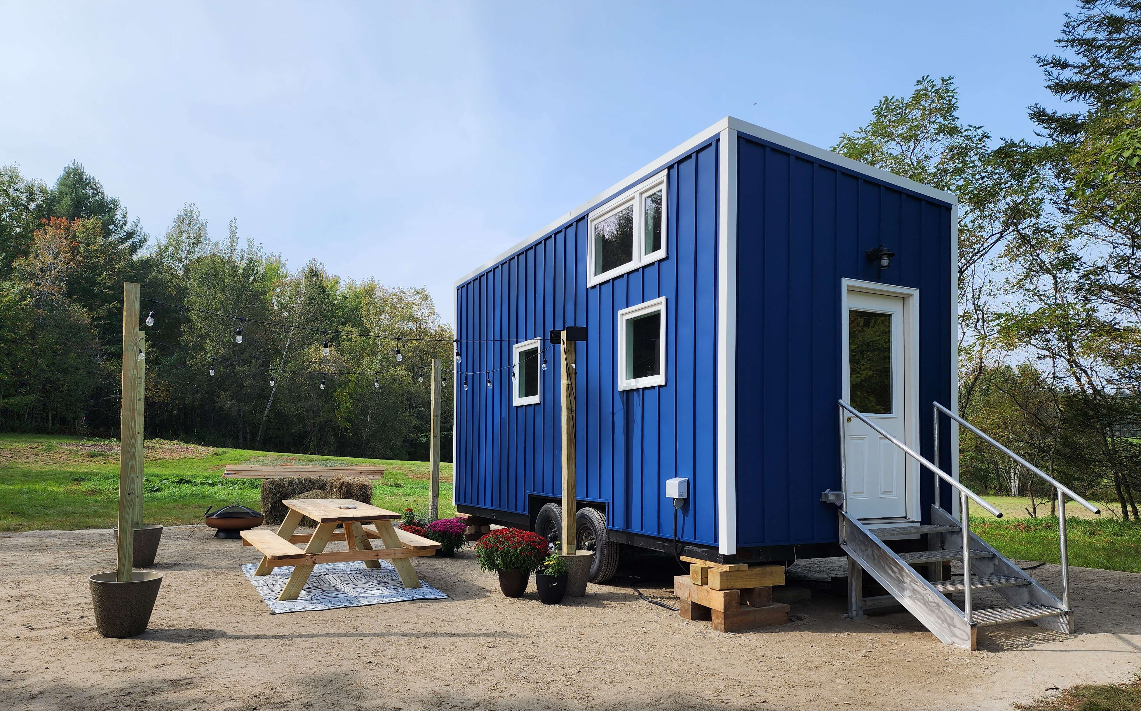 A blue building sits on blocks.