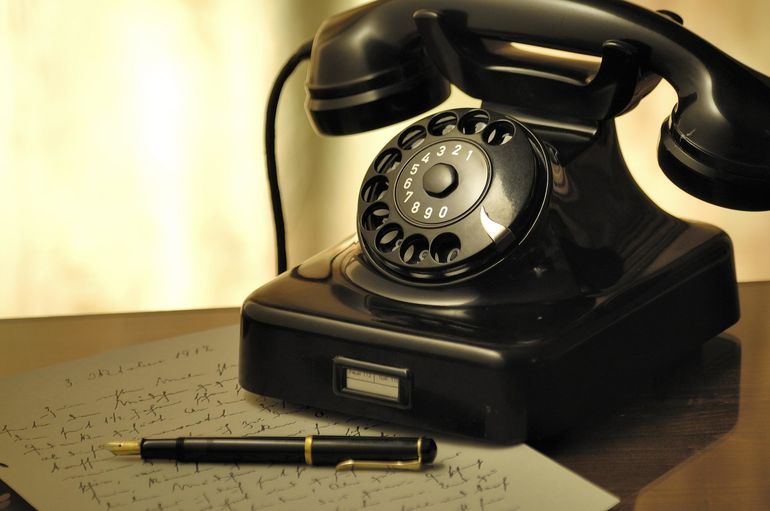 Black rotary telephone 